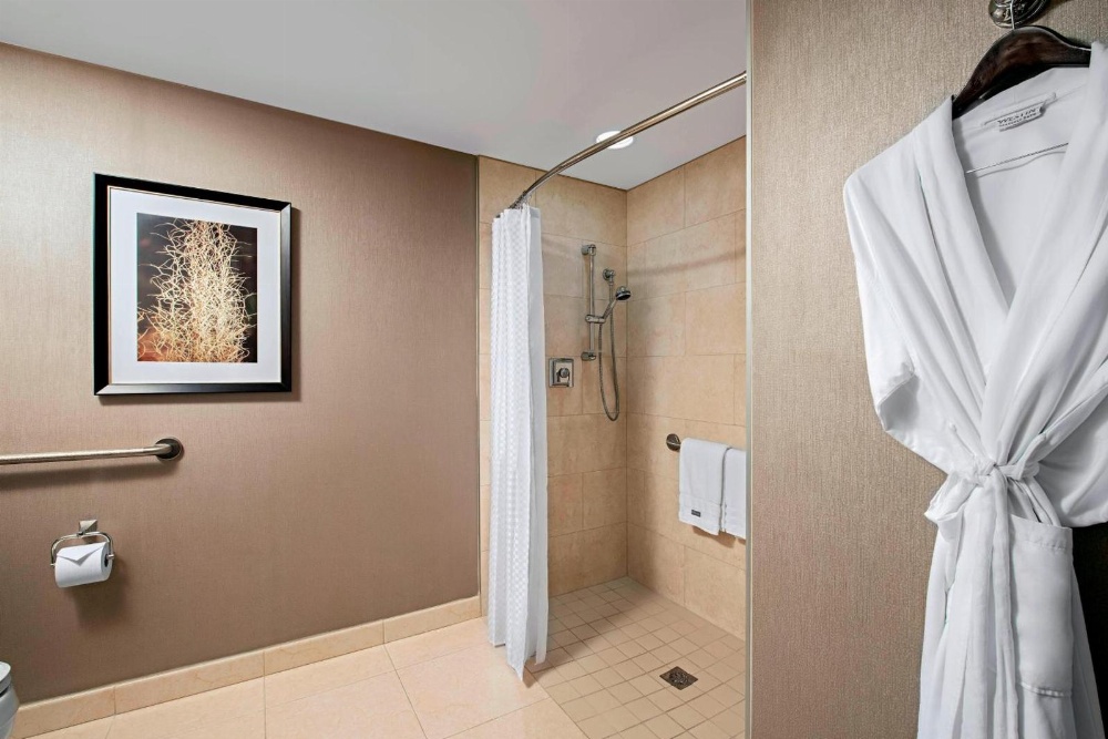 Room image 4